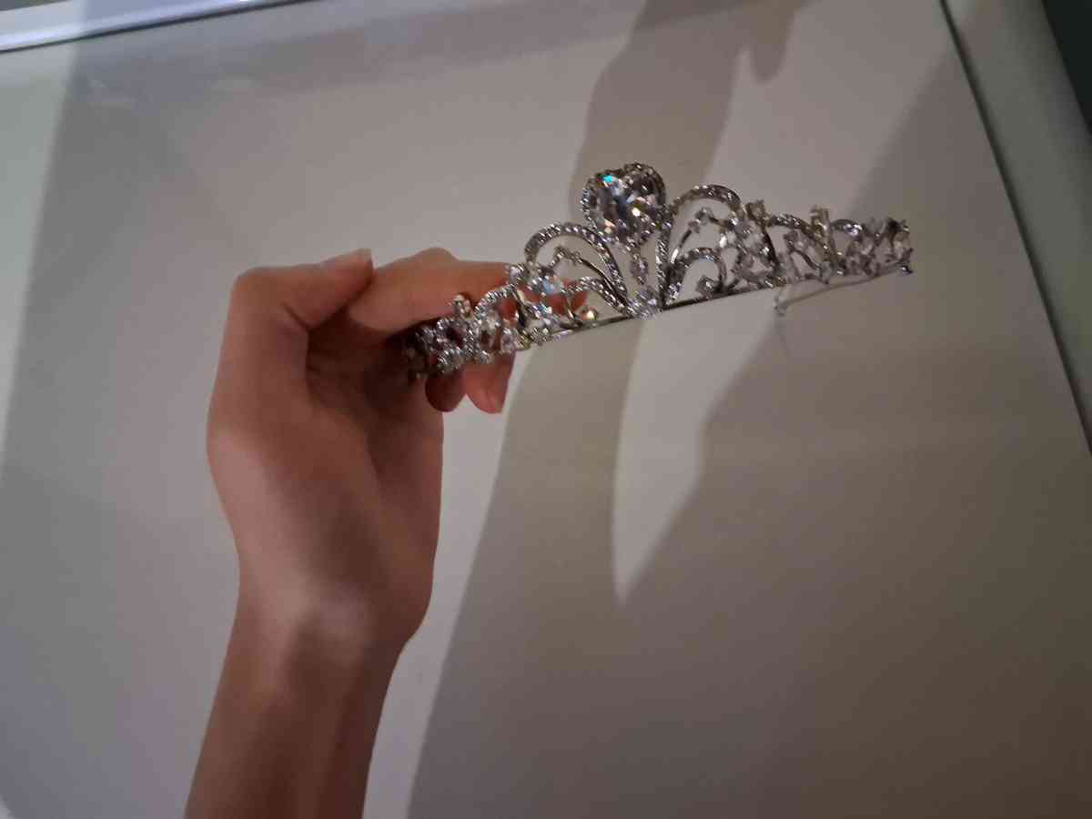 tiara - Manteca, California - FleaMarketBay