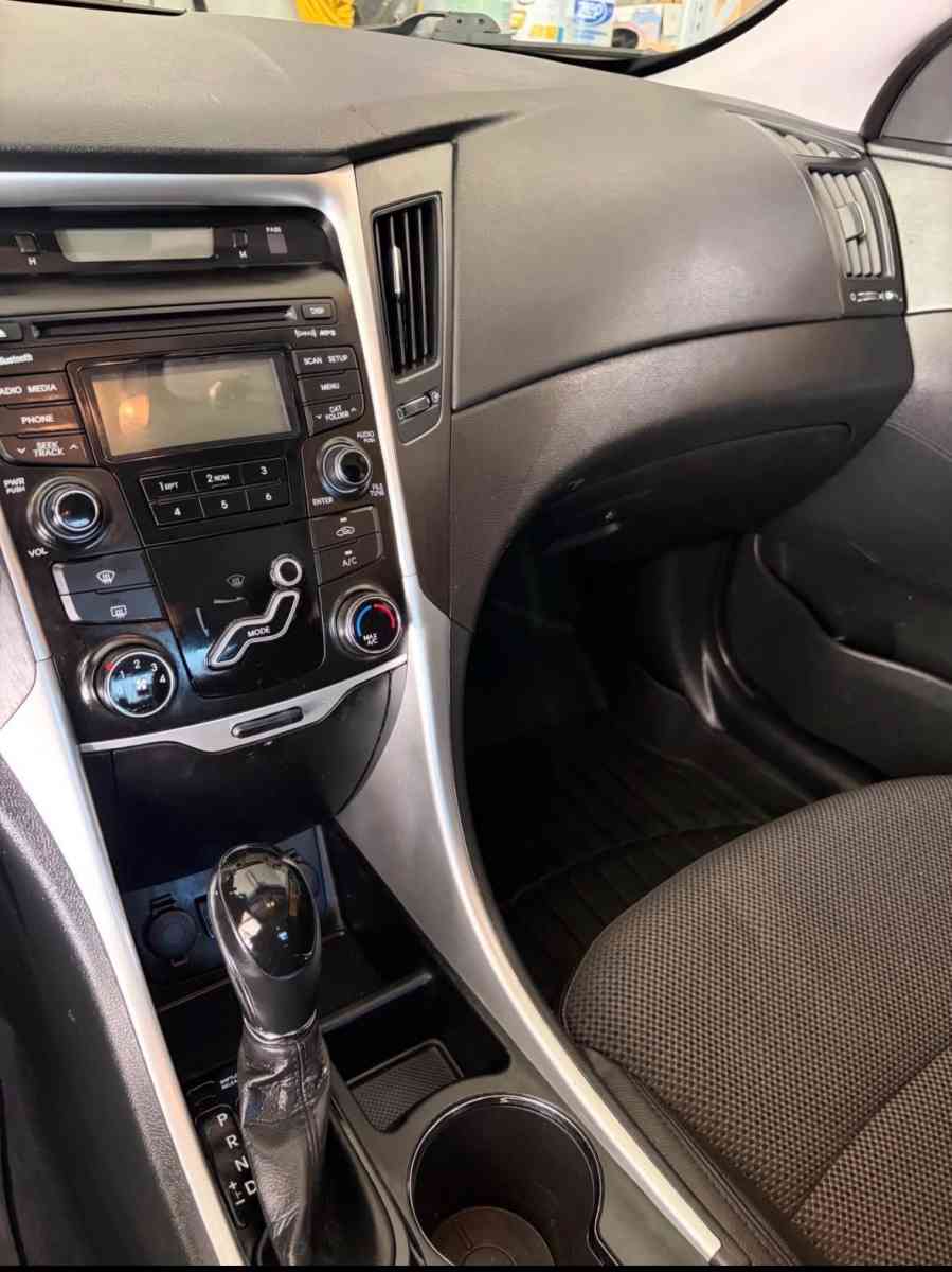 Hyundai Sonata 2012 Clean title - Temple Hills, Maryland - FleaMarketBay