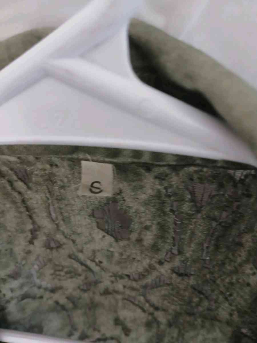 Robe Long - Banning, California - FleaMarketBay