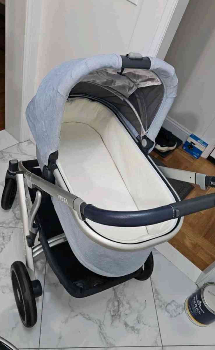 Cute UPPAbaby VISTA Stroller with Bassinet - Queens Village, New York - FleaMarketBay