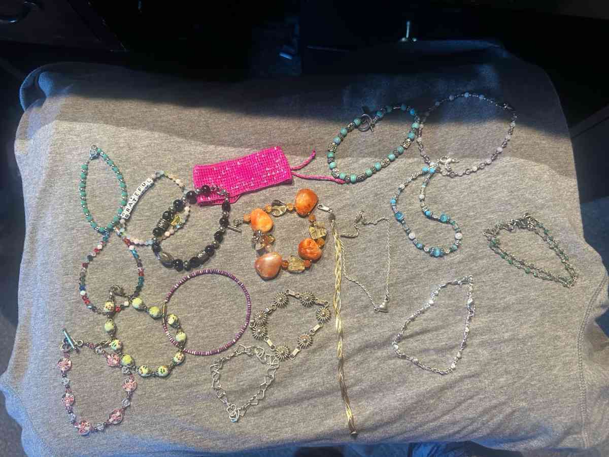 random bag of jewelry - Hamilton, Ohio - FleaMarketBay
