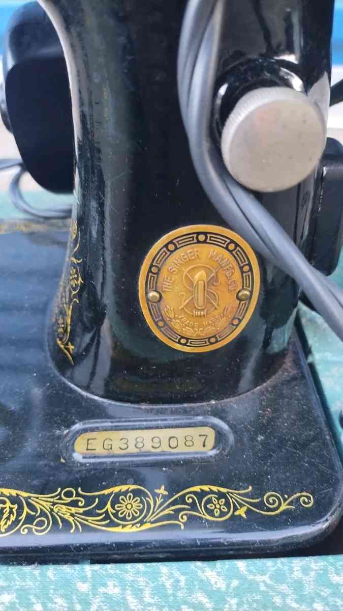 vintage sewing machine - Dallas, Texas - FleaMarketBay