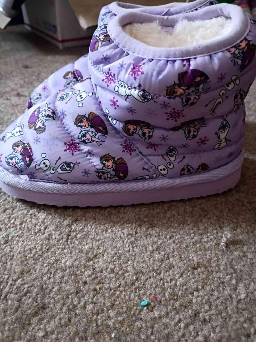 Disney Frozen girls slippers size 11 - Abington, Pennsylvania - FleaMarketBay