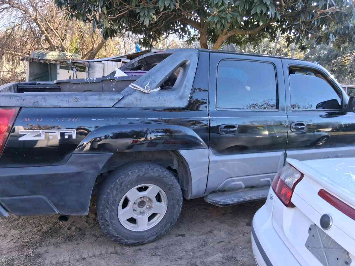 2002 Chevy Avalanche - Dade City, Florida - FleaMarketBay