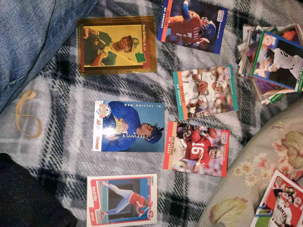 lot of baseball cards - Seaford, Delaware - FleaMarketBay