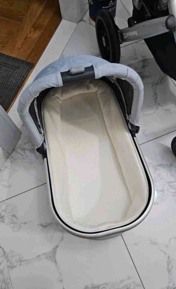 Cute UPPAbaby VISTA Stroller with Bassinet - Queens Village, New York - FleaMarketBay