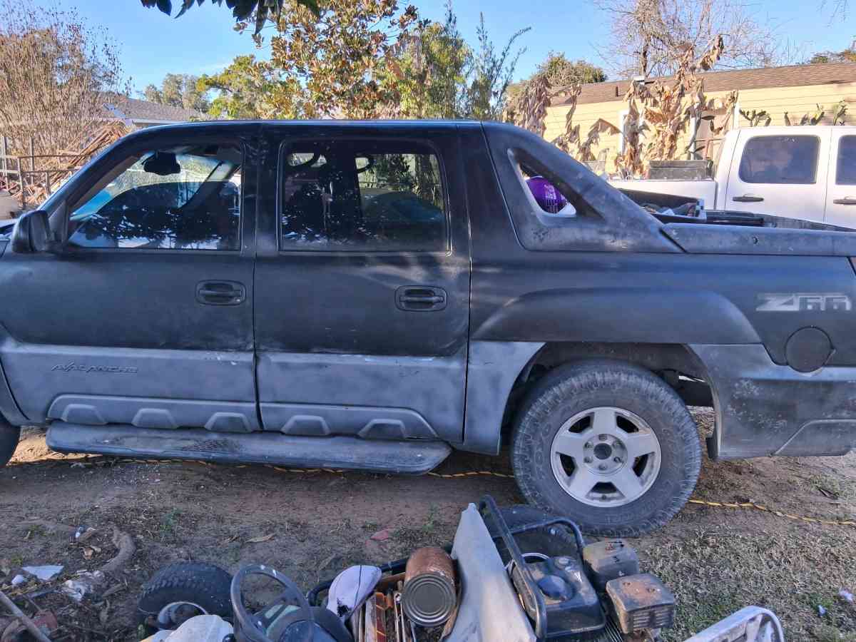 2002 Chevy Avalanche - Dade City, Florida - FleaMarketBay