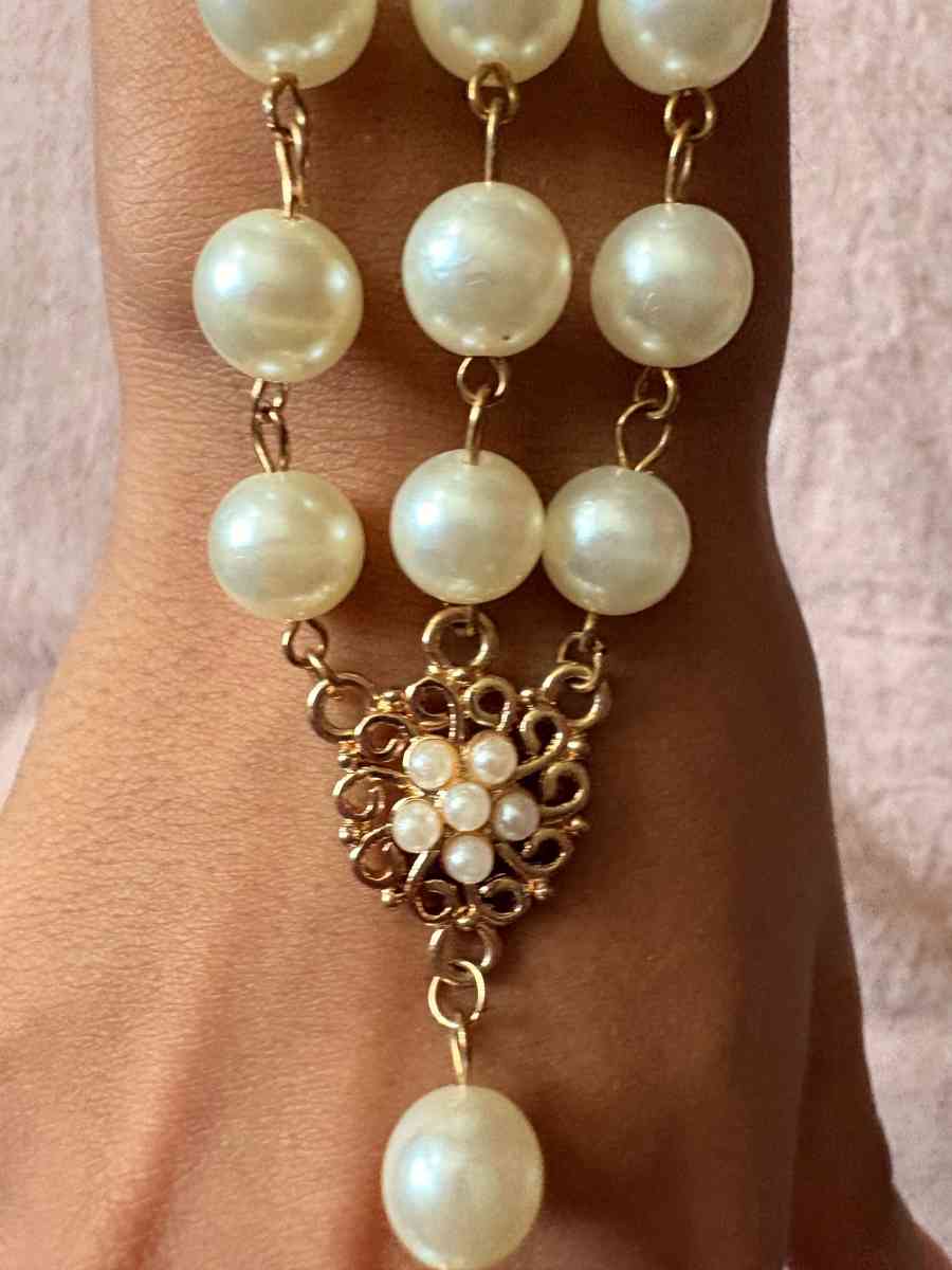pearl and crystal hand chain bracelet - Milwaukee, Wisconsin - FleaMarketBay