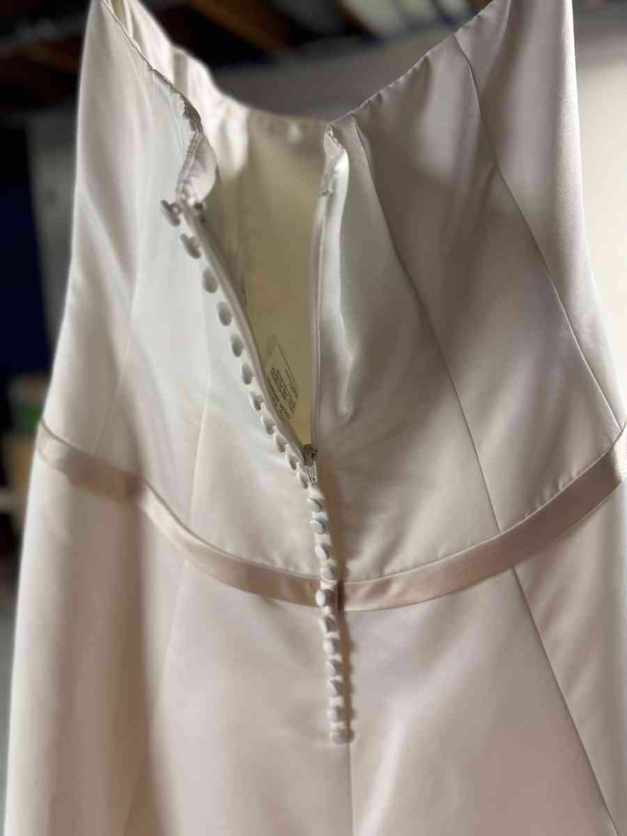 Davids Bridal wedding gown 18W - Demotte, Indiana - FleaMarketBay