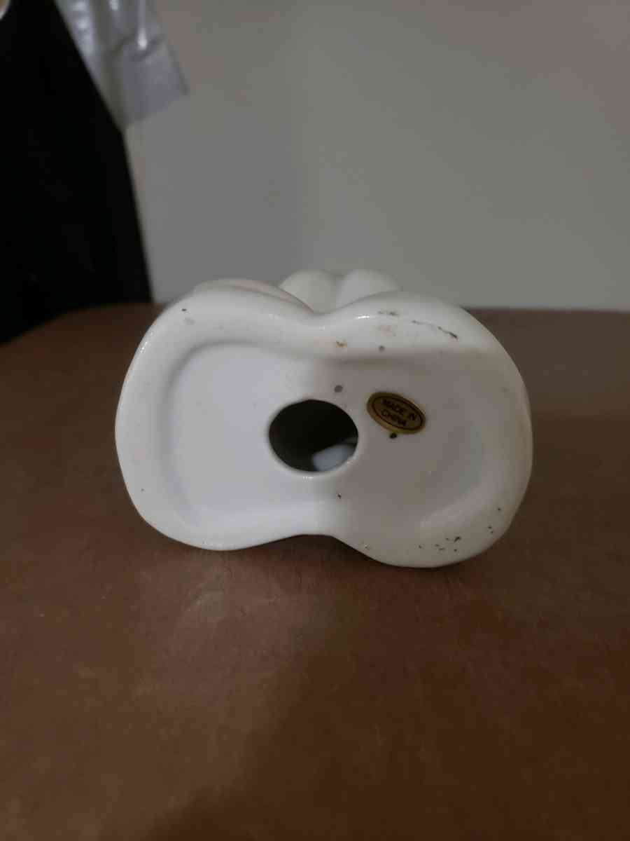 Ceramic Praying Hands Decor - Shelby, North Carolina - FleaMarketBay