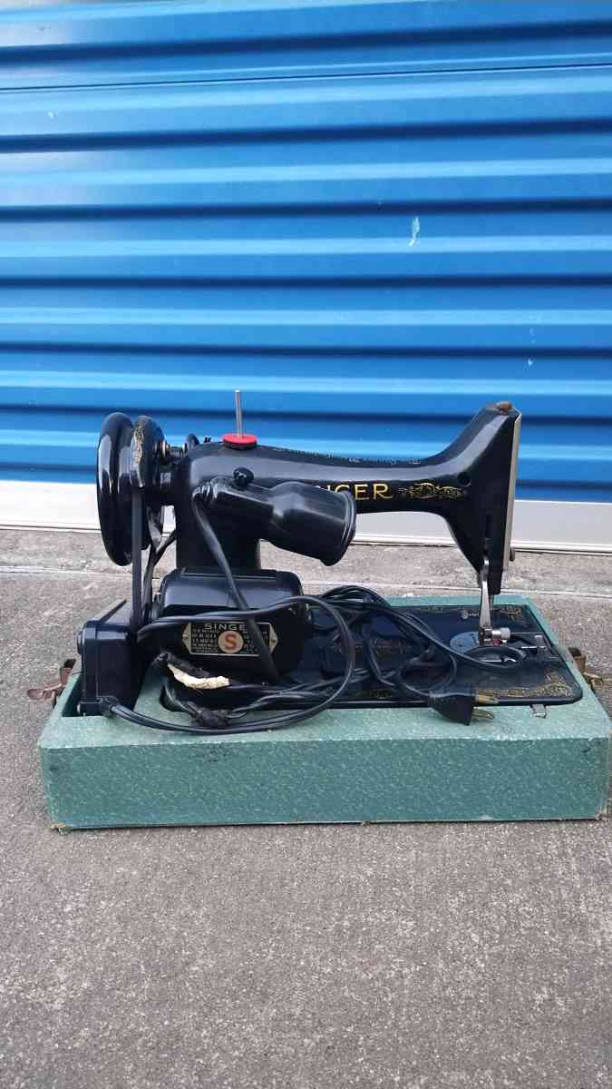 vintage sewing machine - Dallas, Texas