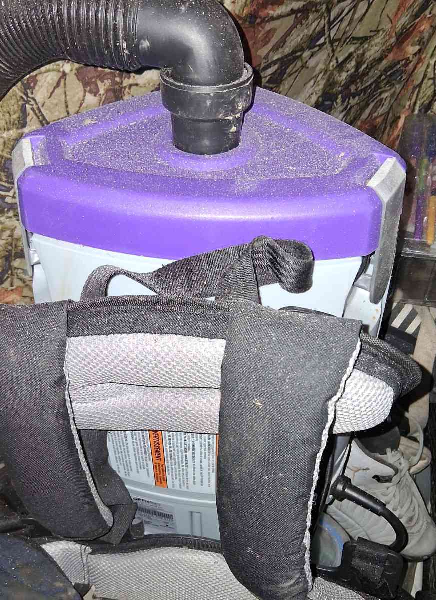 backpack vacuum with all the parts - Cincinnati, Ohio - FleaMarketBay