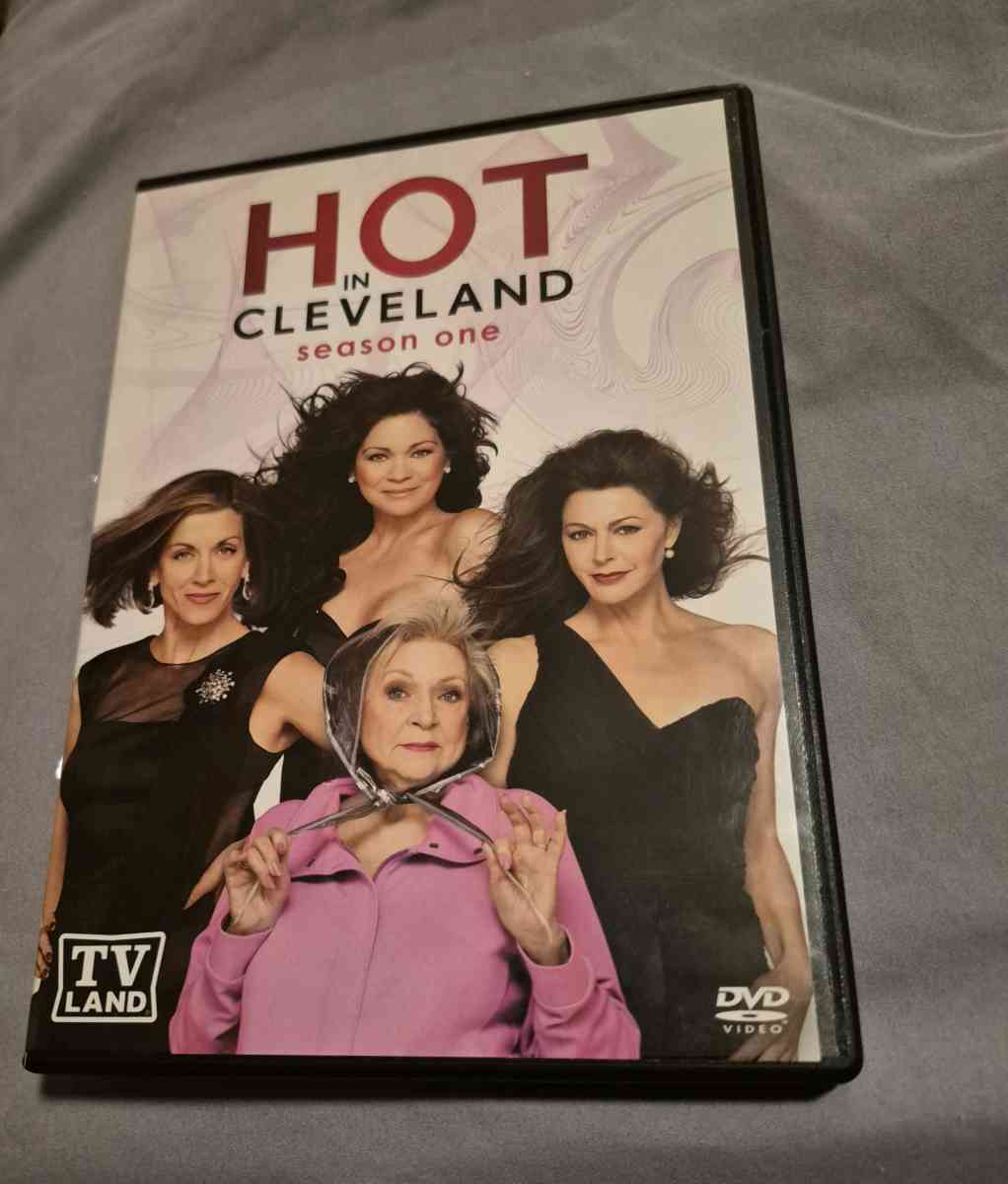 USED GOOD CONDITION Hot In Cleveland Season One DVD - New Baltimore, Michigan