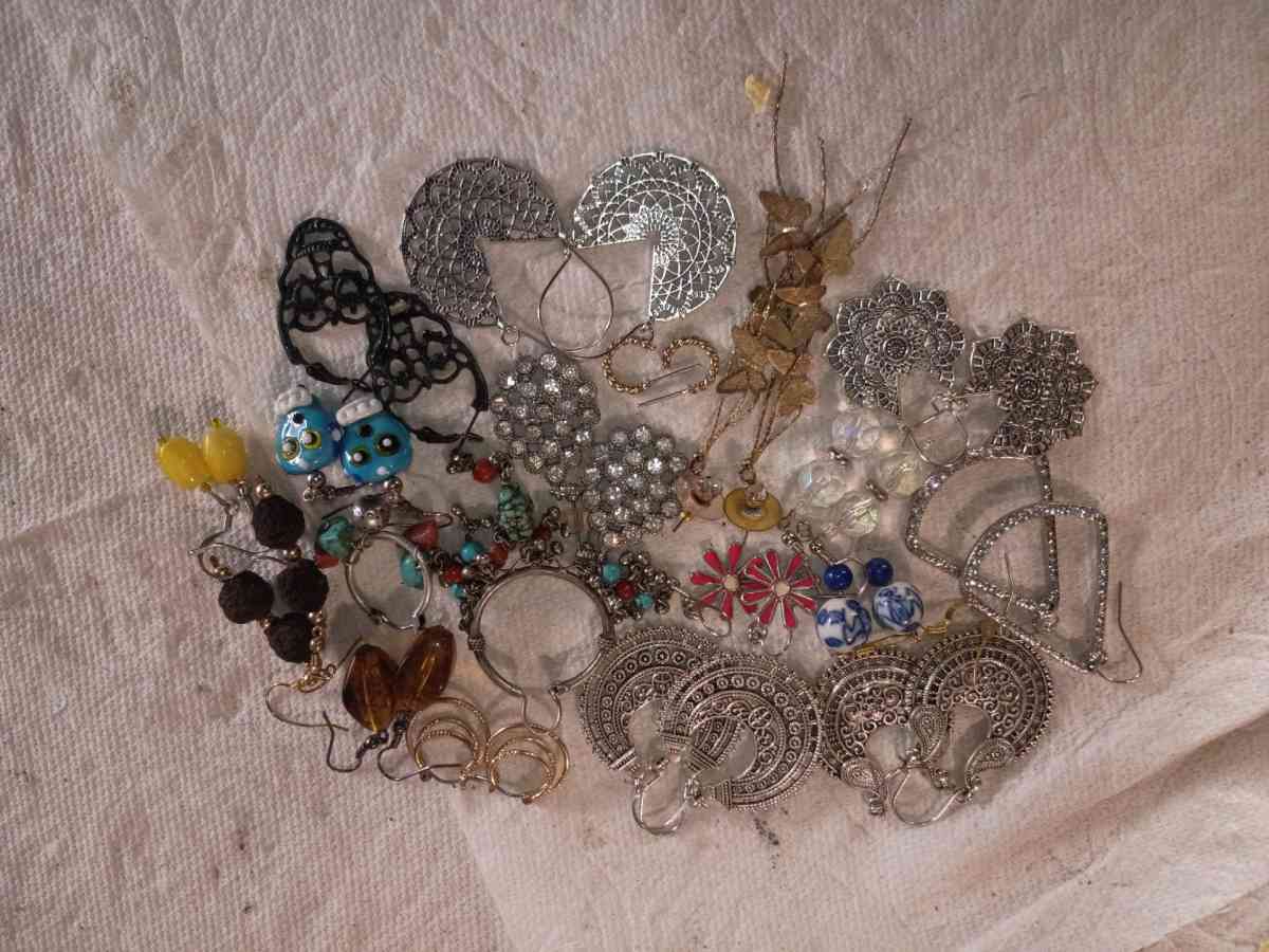 random earrings - Clatskanie, Oregon