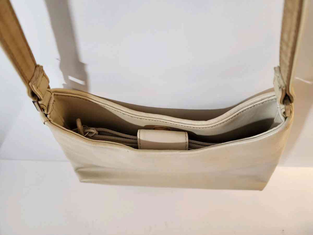 Vintage Liz Claiborne Beige Faux Leather Woven Handbag - Lake Forest, California - FleaMarketBay