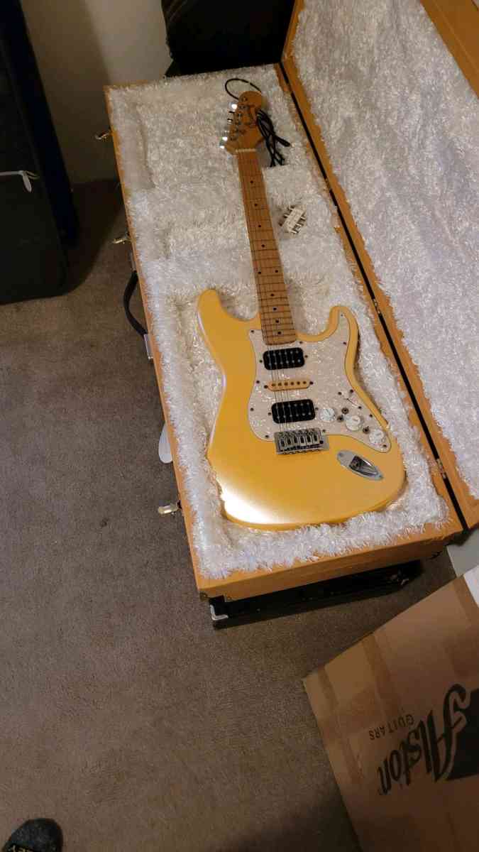 Guitars - Igo, California - FleaMarketBay