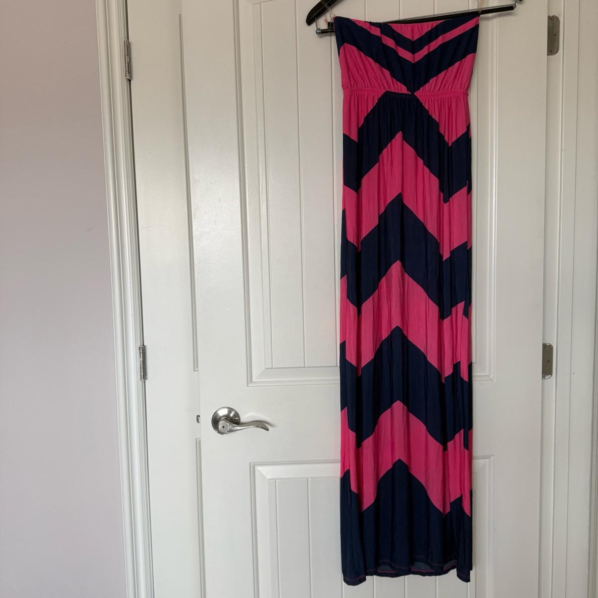Bold Pink  Navy Chevron Strapless Maxi DressSize Small Eyeca - Los Angeles, California - FleaMarketBay