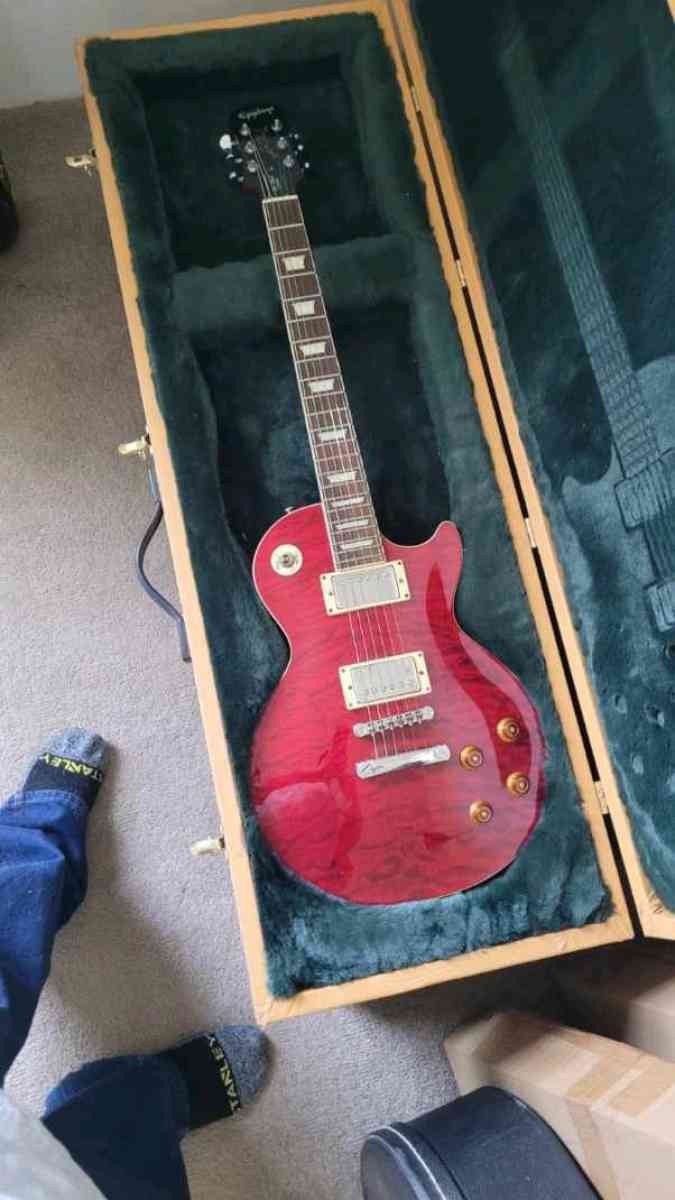 Guitars - Igo, California