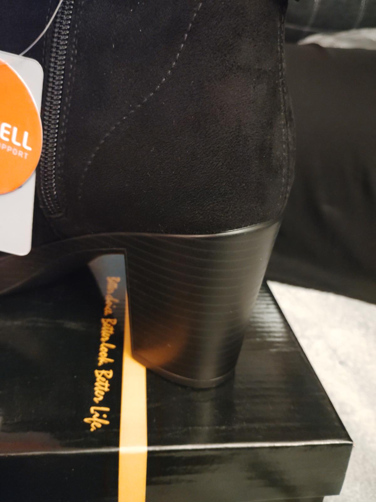 Hawk well Women's Suede Arch Support Side Zipper black Size 9 - Virginia Beach, Virginia - FleaMarketBay