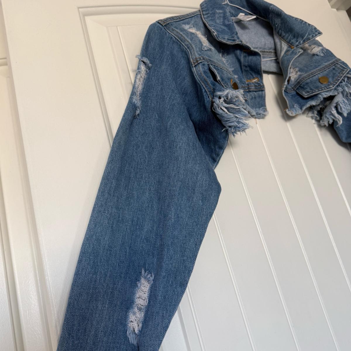 Ultra Cropped Distressed Denim Jacket  Raw Hem Light Wash  B - Los Angeles, California - FleaMarketBay