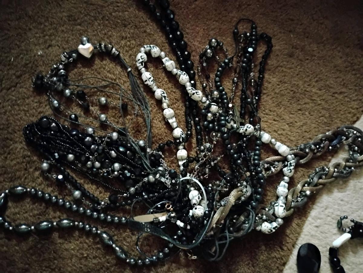 lot of blk and white necklaces - Golden, Colorado - FleaMarketBay