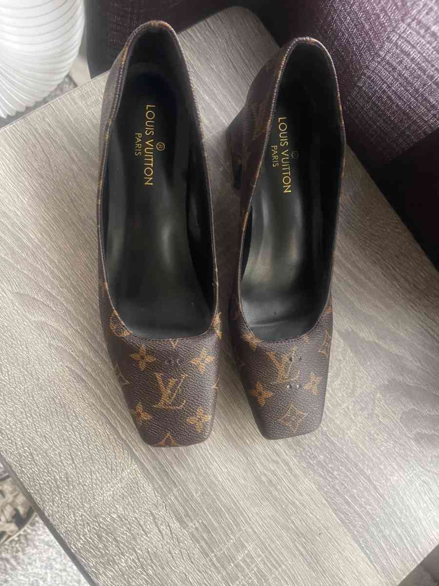 heels - Corpus Christi, Texas - FleaMarketBay