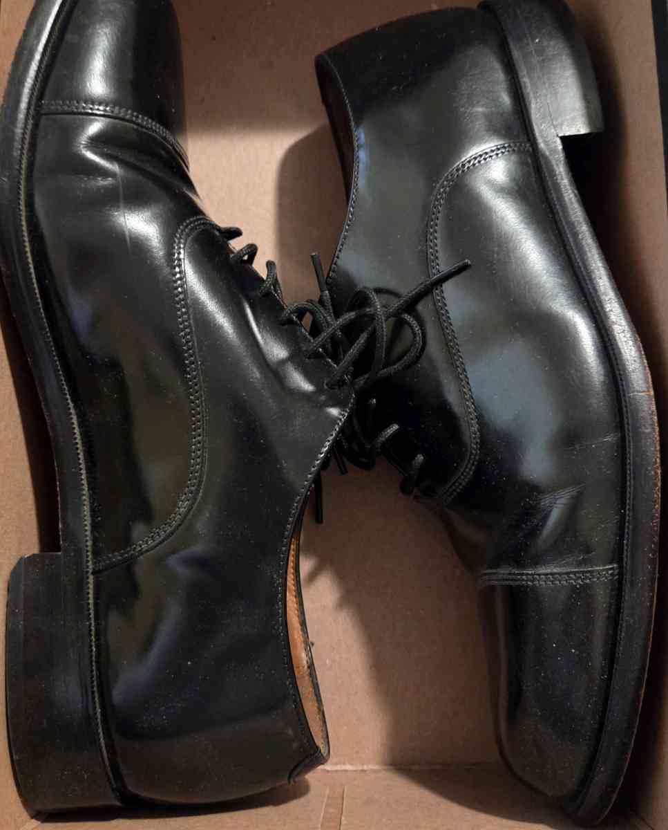 Bostonian leather dress shoes - Inglewood, California - FleaMarketBay