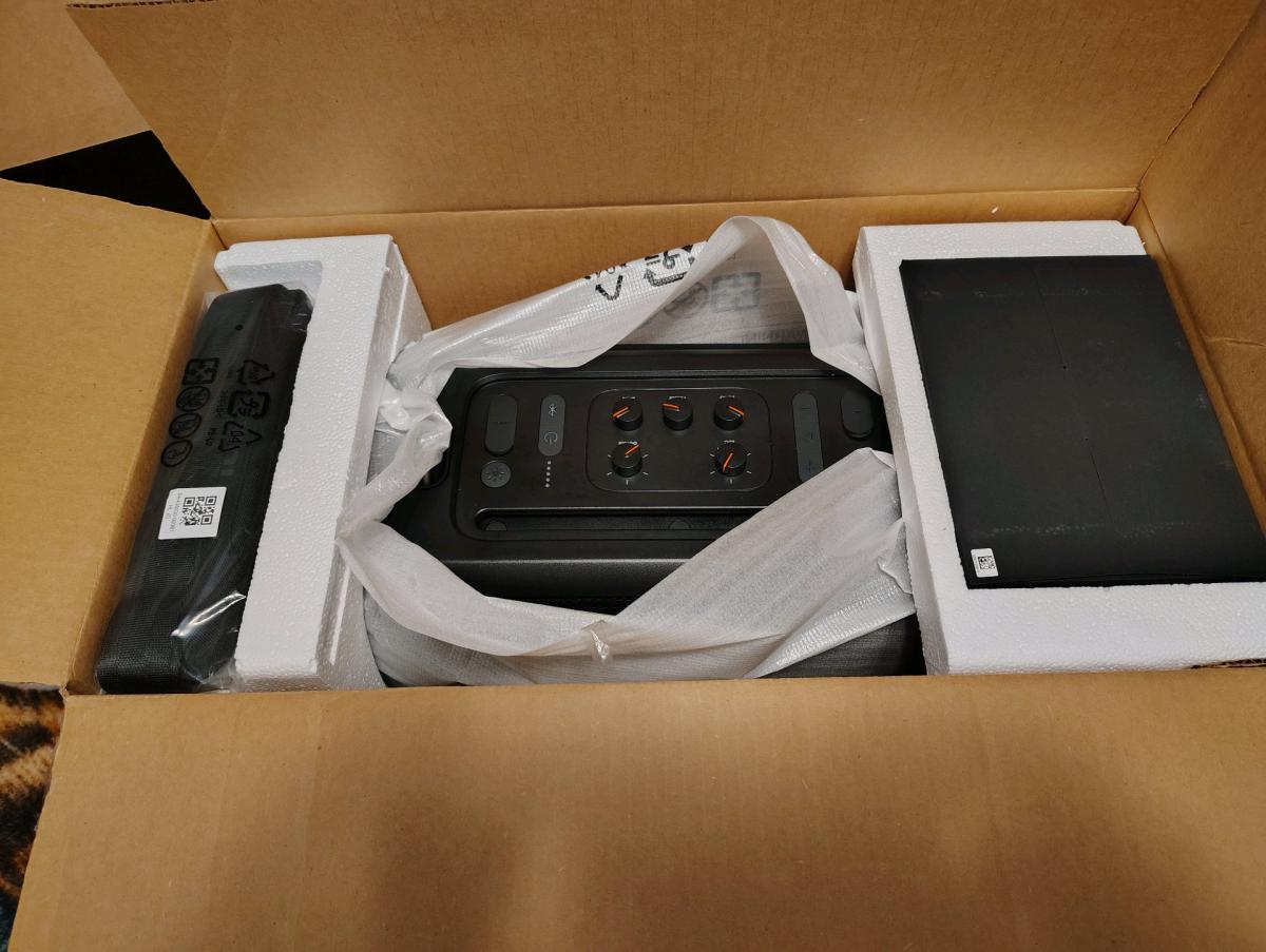 JBL partybox speaker with microphone new - Galt, California