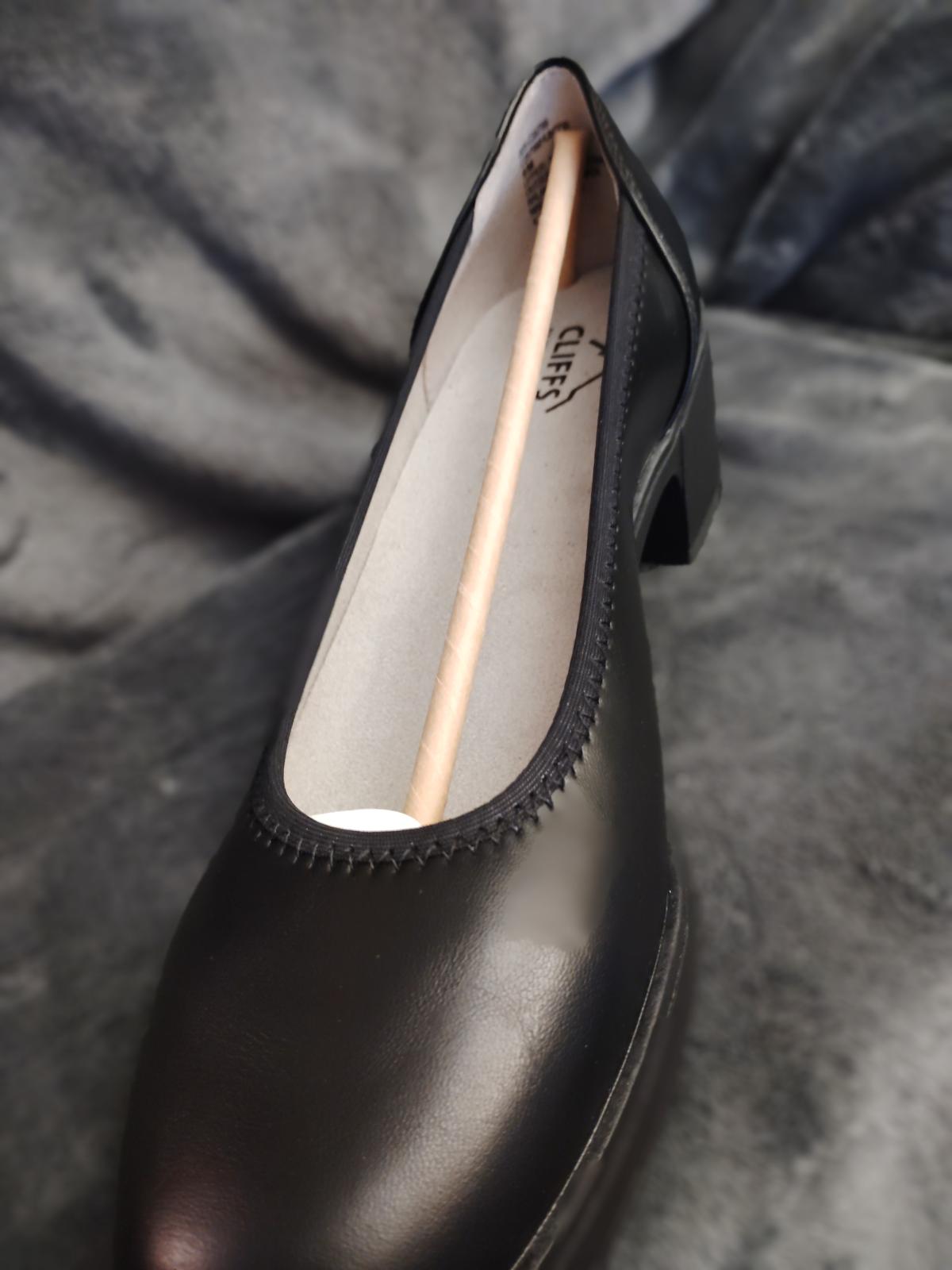 CLIFFS BY WHITE MOUNTAIN Women's  Block Heel Pump, Black/Smooth, 9 M - Virginia Beach, Virginia - FleaMarketBay