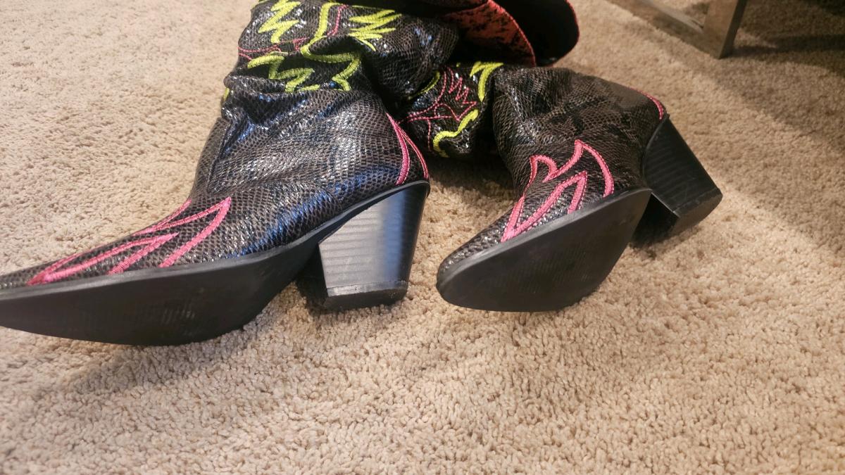 over the knee boots - South Holland, Illinois - FleaMarketBay