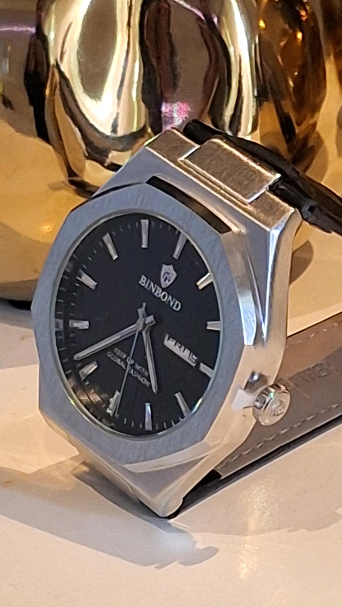 reloj de moda En Redwood City Pacific av - Redwood City, California - FleaMarketBay