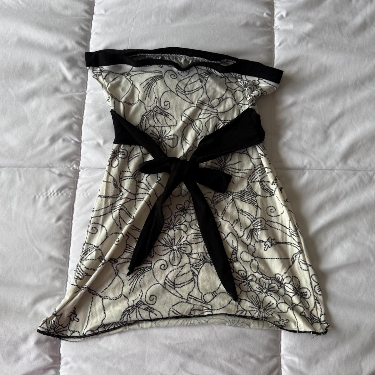 Black  Cream Strapless Floral Tank Top with Waist Tie S - Los Angeles, California - FleaMarketBay