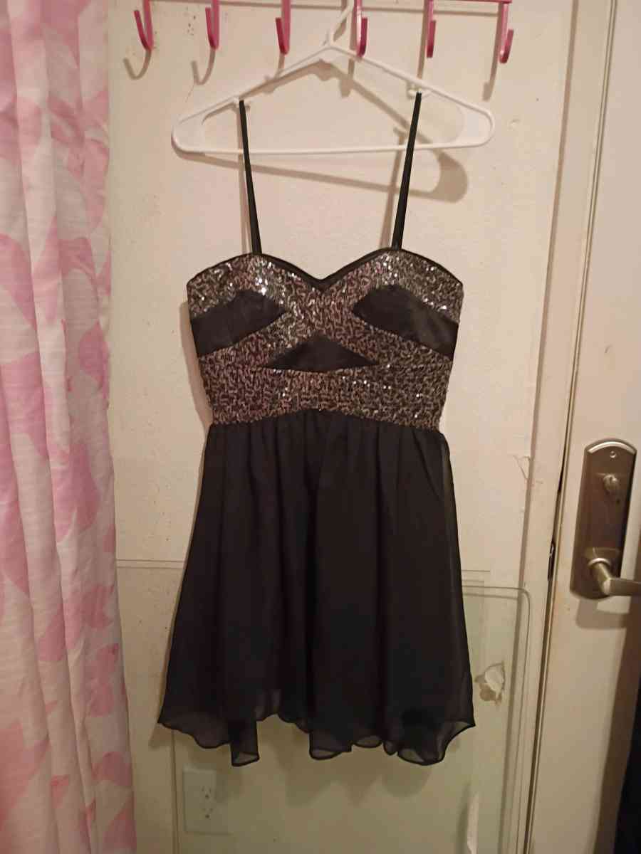 Debbies Dresses - San Diego, California - FleaMarketBay