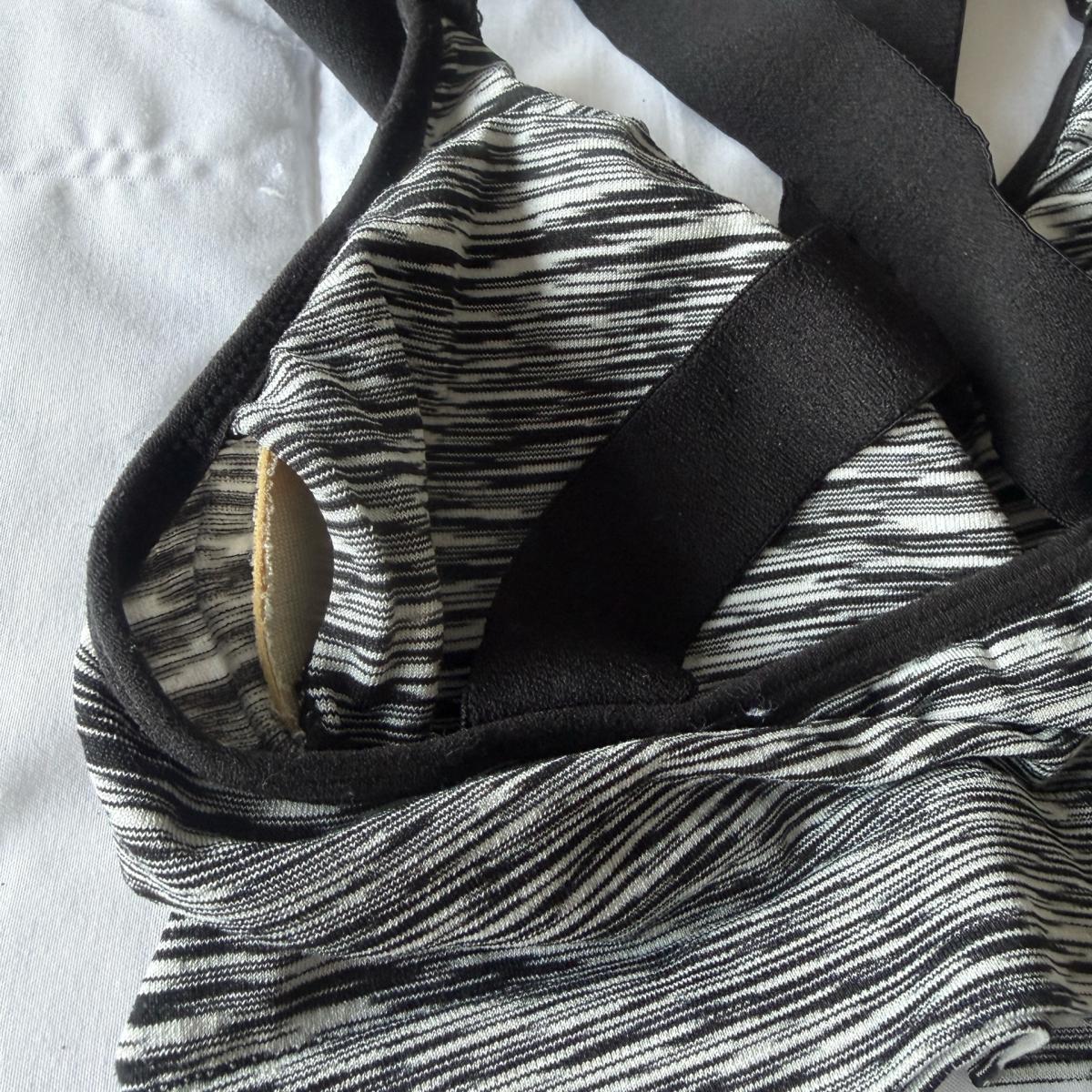 Strappy Crisscross Back Sports Bra  Black  Gray SpaceDye  Li - Los Angeles, California - FleaMarketBay