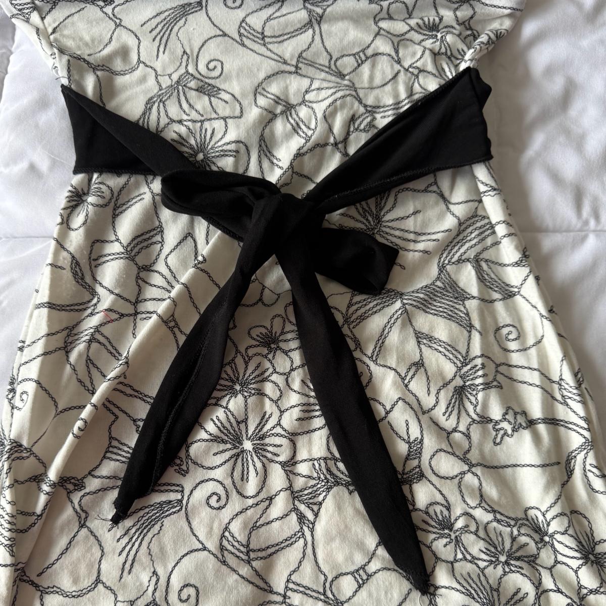 Black  Cream Strapless Floral Tank Top with Waist Tie S - Los Angeles, California - FleaMarketBay