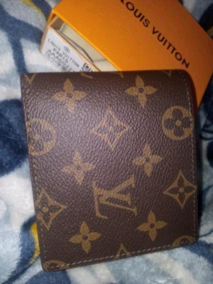 Louis Vuitton wallet - Warren, Michigan - FleaMarketBay