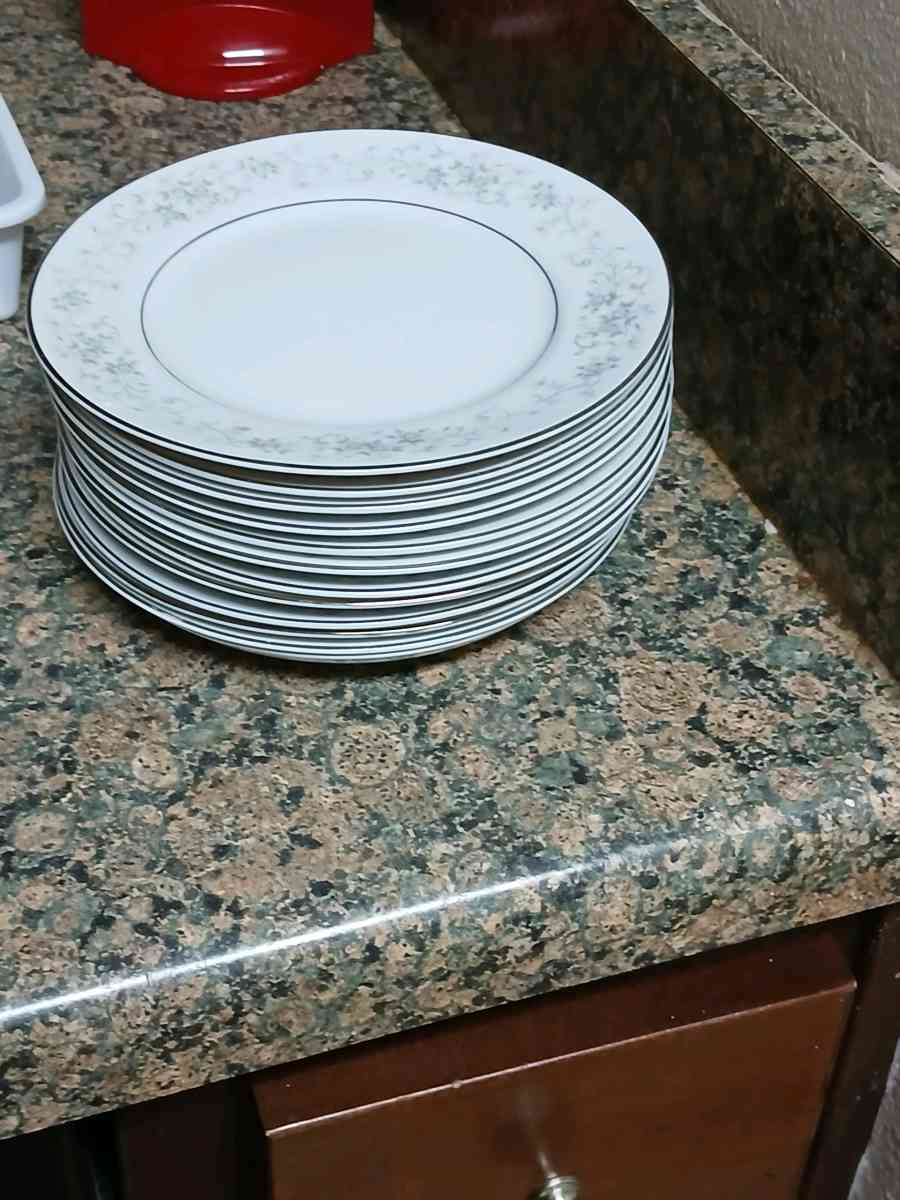 Camelot China Carousel 1315 is a twentyfourpi2307 Camelot Ca - Lafayette, Louisiana - FleaMarketBay