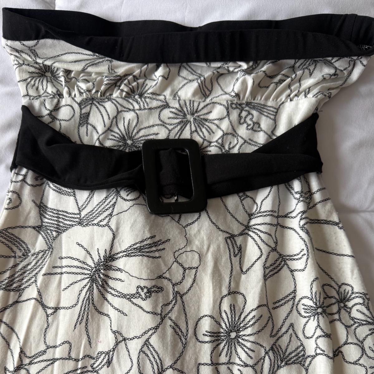 Black  Cream Strapless Floral Tank Top with Waist Tie S - Los Angeles, California - FleaMarketBay