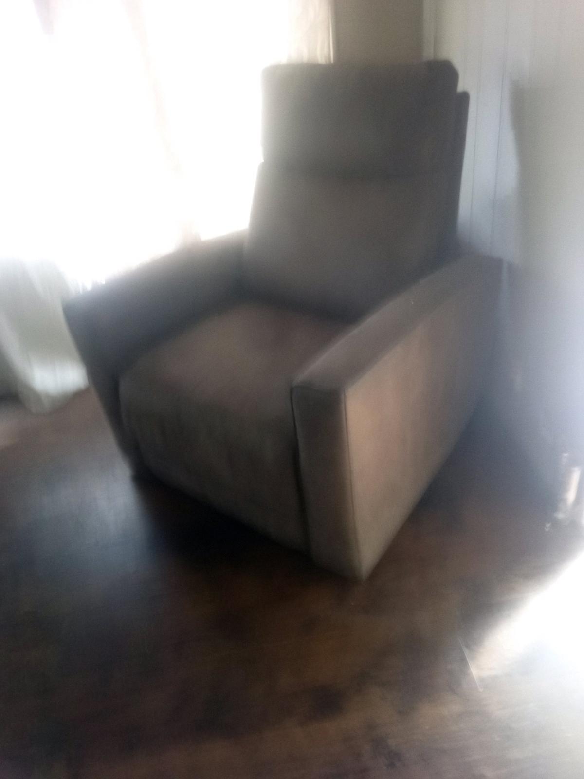 electric recliner - Hemet, California - FleaMarketBay