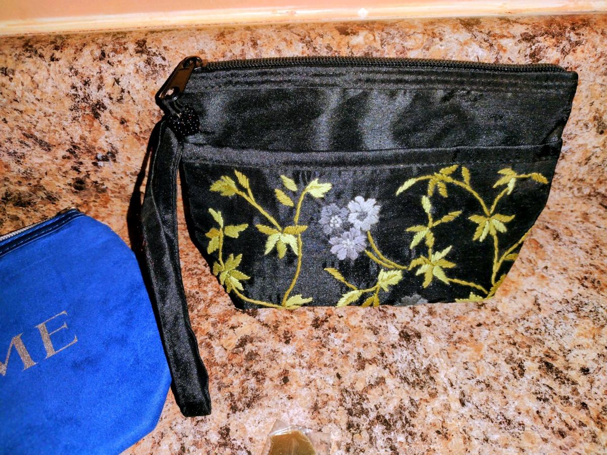 11 Makeup Bags - Corning, Arkansas - FleaMarketBay