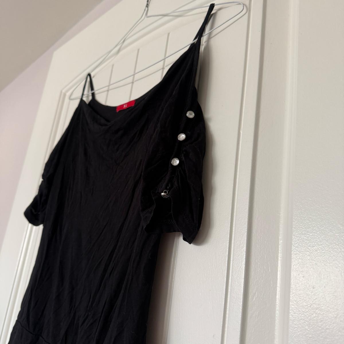 Black ColdShoulder Button Detail Top  Size Small - Los Angeles, California - FleaMarketBay