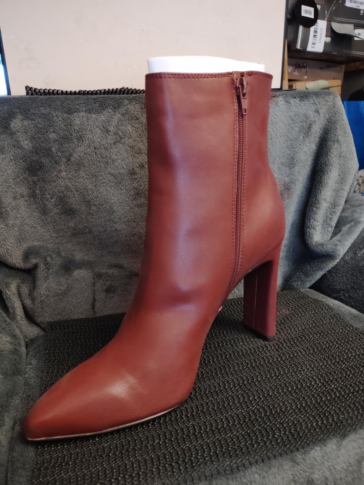 BCBGeneration Women's Kalia Fashion Boot, Burgundy,9.5 - Virginia Beach, Virginia - FleaMarketBay