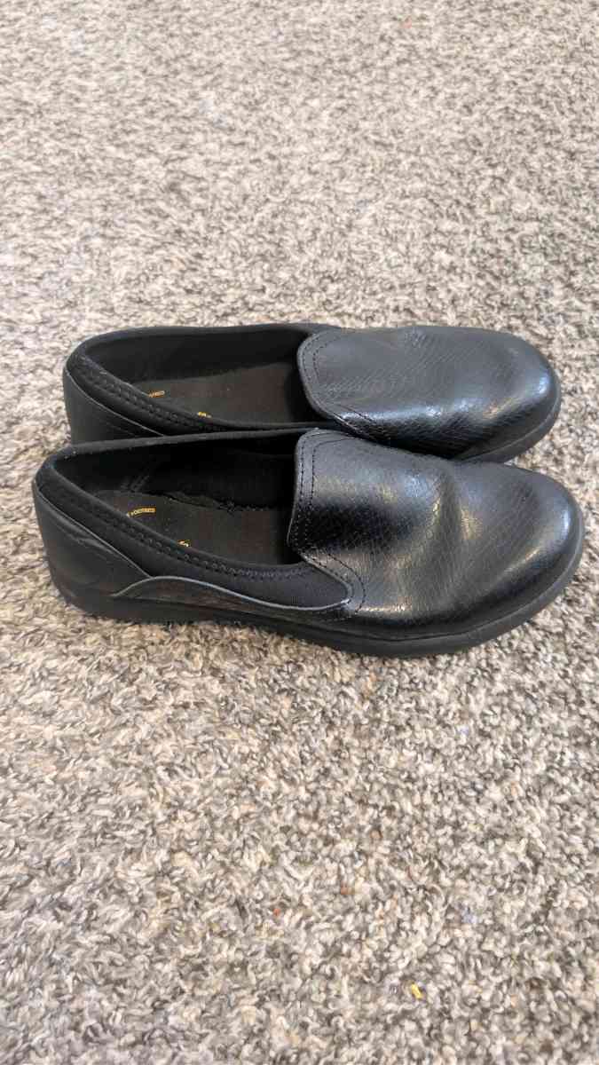 slip resistant work shoes - Kansas City, Kansas - FleaMarketBay