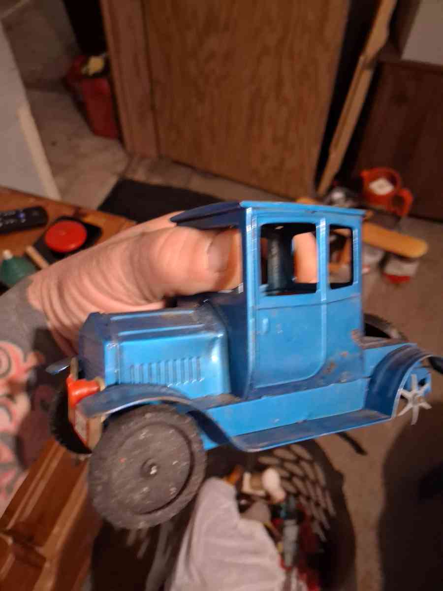 friction drove toy car 1950s or 60s - Laurens, South Carolina - FleaMarketBay