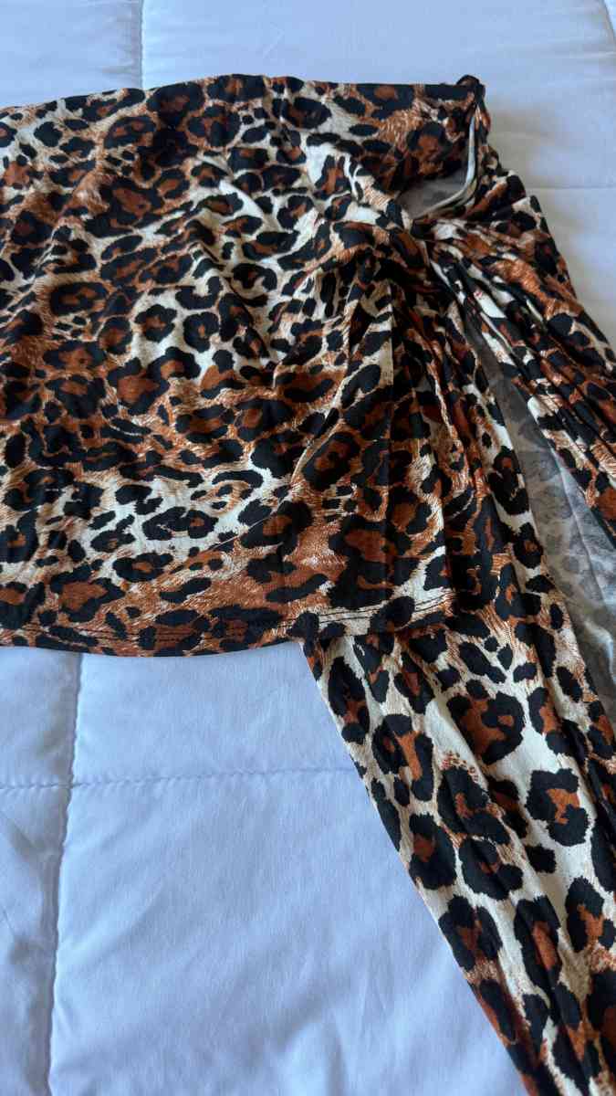 Brand New Windsor Leopard Print Asymmetrical Ruched Midi Ski - Los Angeles, California - FleaMarketBay