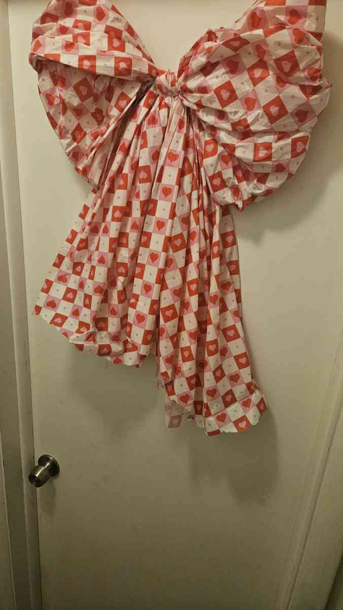 giant bows valentines themed - Racine, Wisconsin - FleaMarketBay