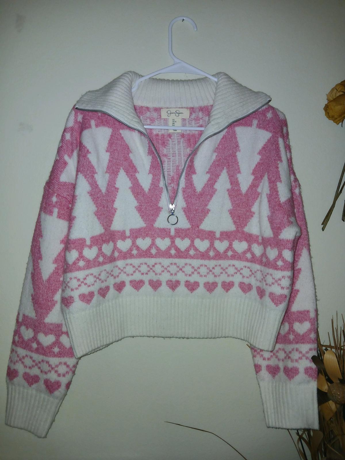 JESSICA SIMPSON  SWEATER - Fontana, California