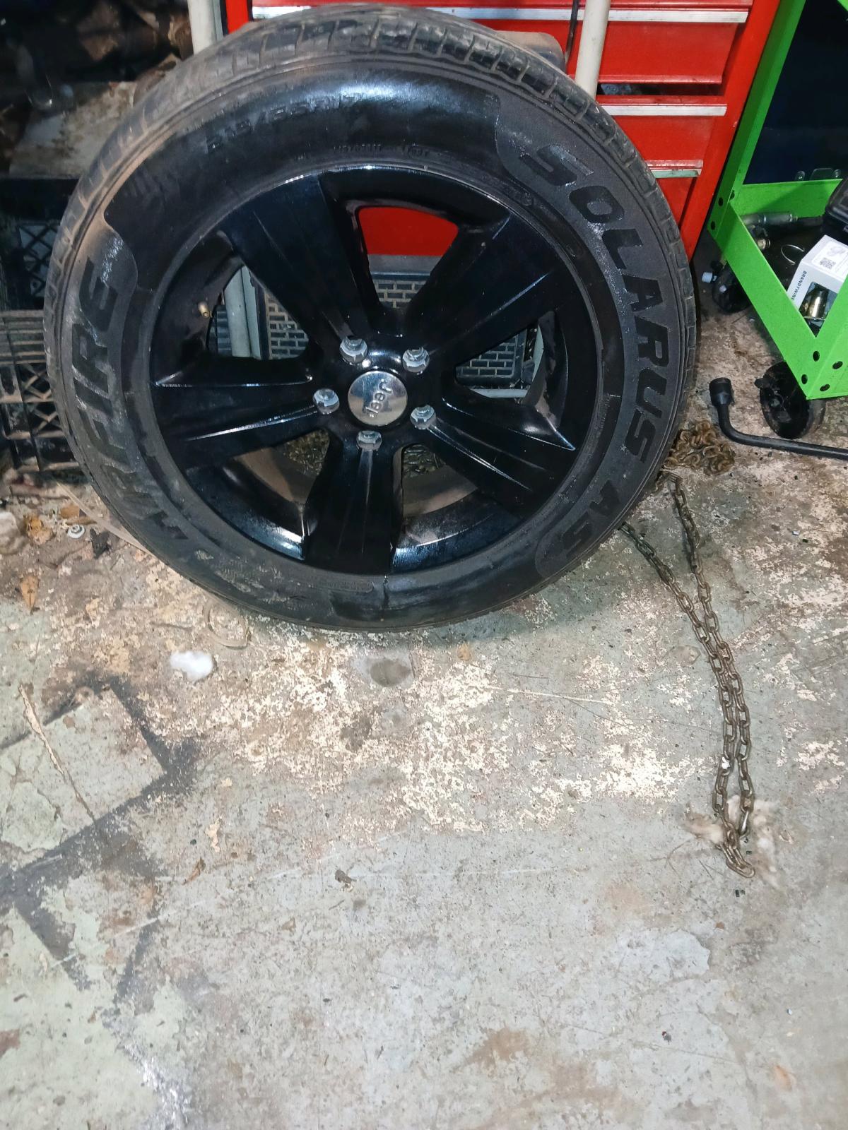 2017 JEEP PATRIOT 4x4 TIRES AND RIMS - Covington, Georgia