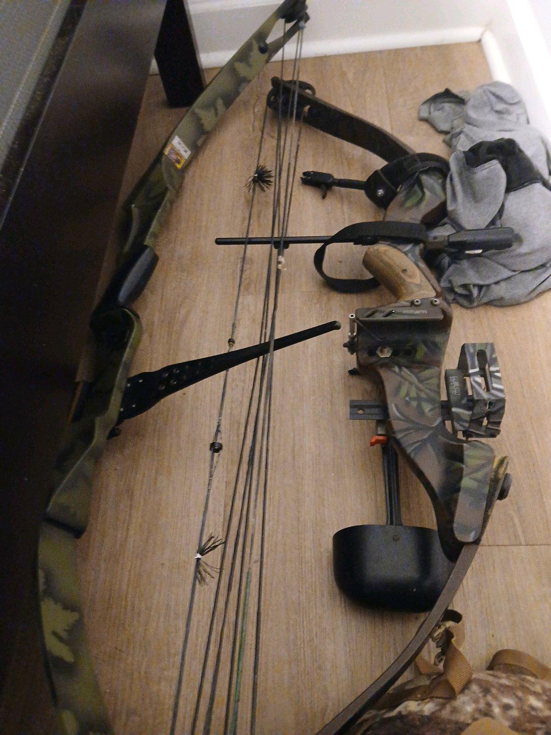 compand  bow - Austell, Georgia