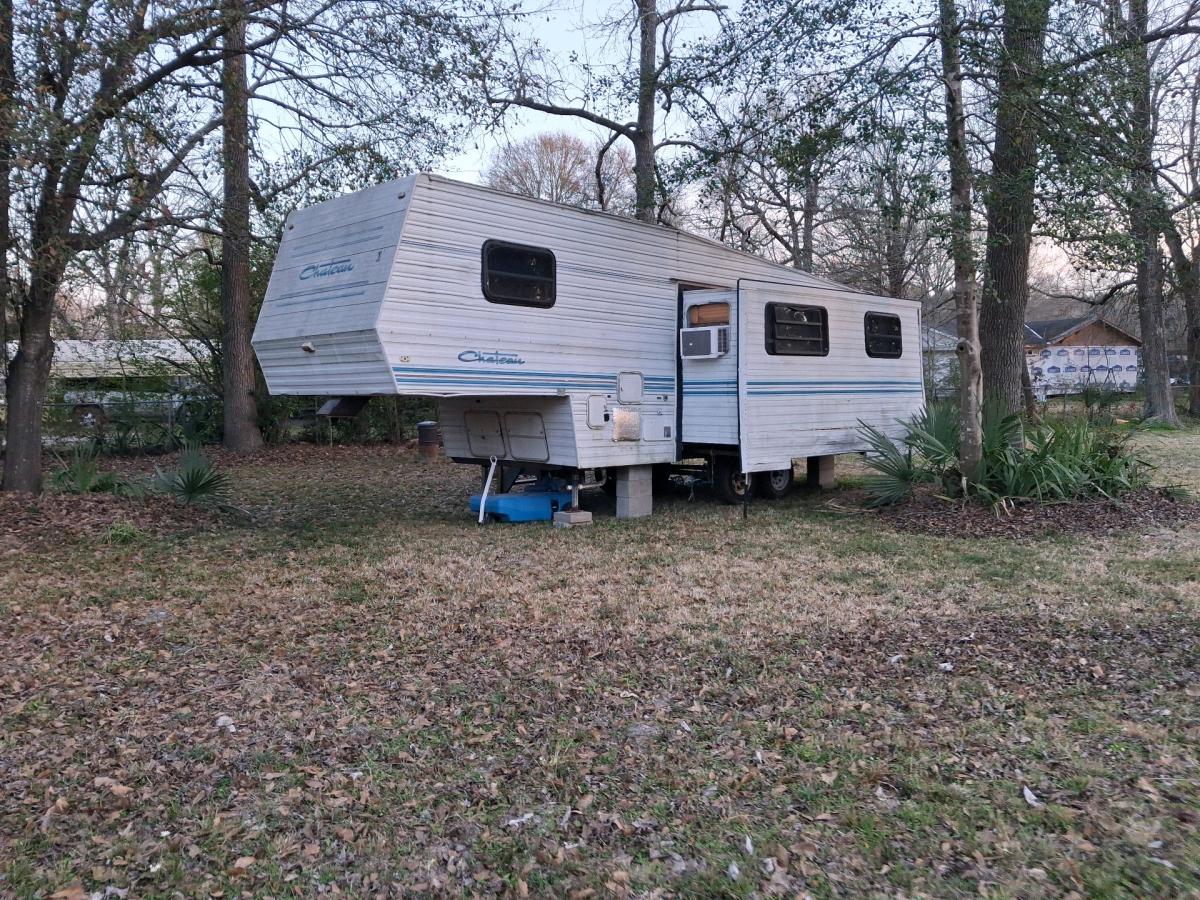 5th wheel camper - Onalaska, Texas